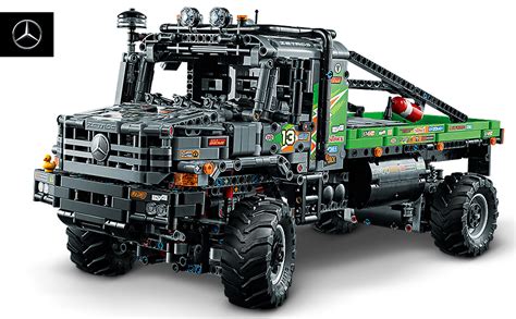 LEGO Technic 4x4 Mercedes-Benz Zetros automobilio modelis.