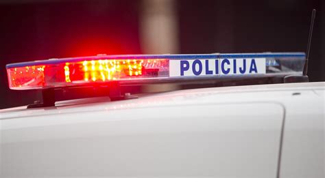 Iliustracija, vaizduojanti moterį su kūdikiu