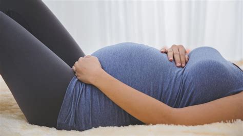 nėščioji vaikšto