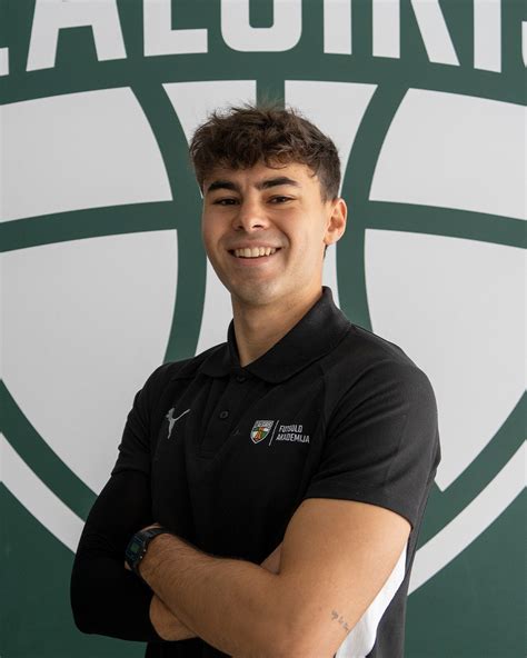 Vaizdinė schema su skirtingomis stovyklų temomis ir amžiaus grupėmis