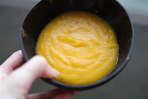 Saldžiosios bulvės ir mango tyrelė