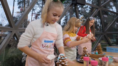 vaikas gamina makaronus