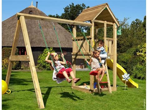 vaikai žaidžia kartu žaidimų aikštelėje