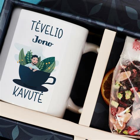 juokinga iliustracija su kūdikiu ir kavos puodeliu