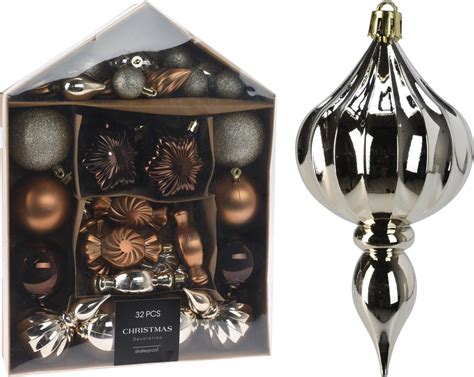 Vertikalus paveikslėlis su įvairių spalvų ir dizainų kūdikių vokeliais