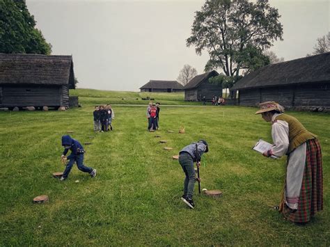Lietuviški liaudies žaidimai lauke