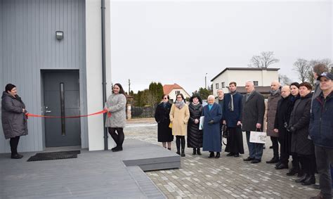 Globos namų pastatas gamtos apsuptyje