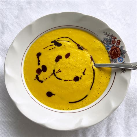 Vaizdas su įvairiais priedais prie sriubos