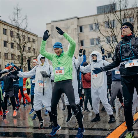 Dalyviai bėga Solidarumo bėgime