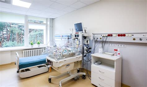 Moderni medicininė įranga, naudojama naujagimių intensyviosios terapijos skyriuje