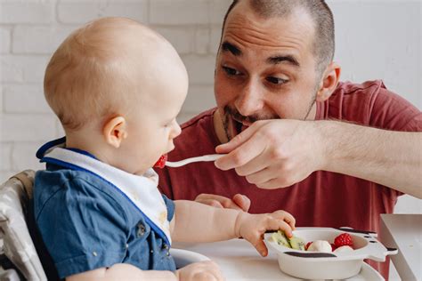 Kūdikio primaitinimo pradžia