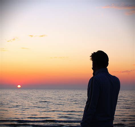 Logotipas arba vizualizacija, simbolizuojanti viltį ir paramą