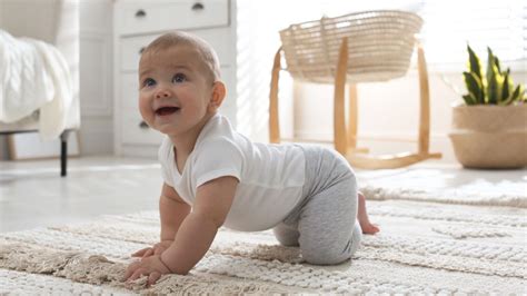 Kūdikis stato bokštą