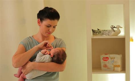 Kūdikis maitinamas krūtimi