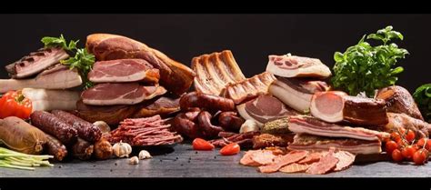 Rūkytų mėsos gaminių nuotrauka