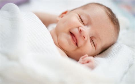 kūdikis sapnuoja krūtį