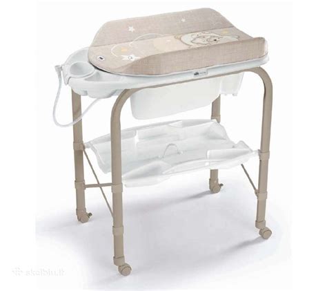 Vaikiška vonelė su vystymo lenta