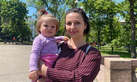 Nuotrauka, vaizduojanti moterį, besilaukiančią kūdikio