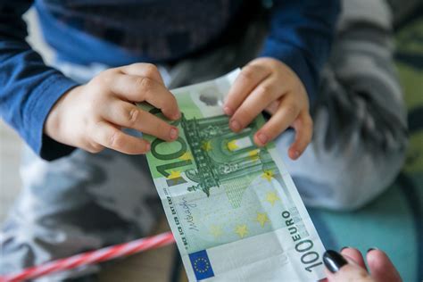 Infografika: Vaiko pinigų evoliucija Lietuvoje