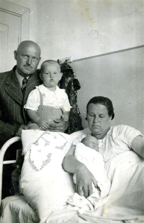 Karolis Juzefas Voityla vaikystėje su tėvais