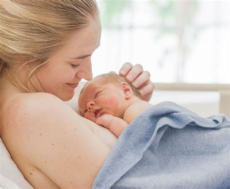 mother and newborn skin-to-skin contact