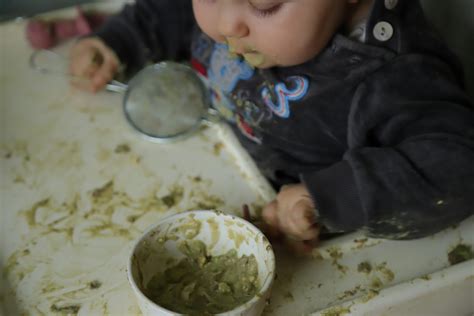 Kiaušinio trynio tyrelė kūdikiui