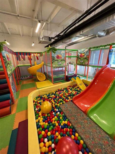 vaikų žaidimų kambarys su minkšta danga