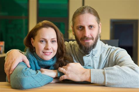 Aistė Smilgevičiūtė ir Rokas Radzevičius su sūnumis