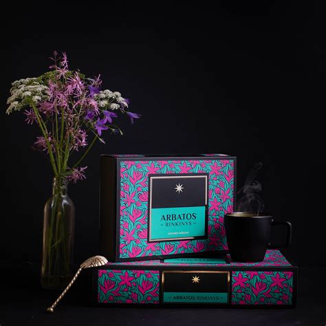 Rinkinys su įvairiomis žolelių arbatomis