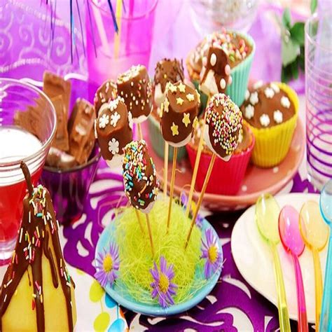 vaiku gimtadienio stalas su uzkandziais