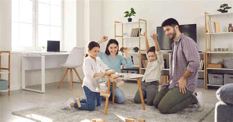 Tėvai su ankstuku namuose