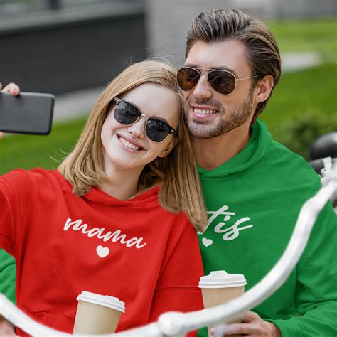 šeima su kūdikiu, tėtis ir mama