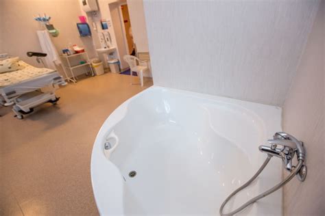 Gimdymo palatos interjeras su vonia