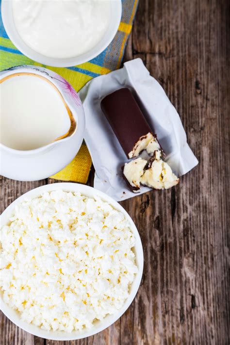 Vaizdinė schema, iliustruojanti varškės sūrelio sudėtį ir maistinę vertę