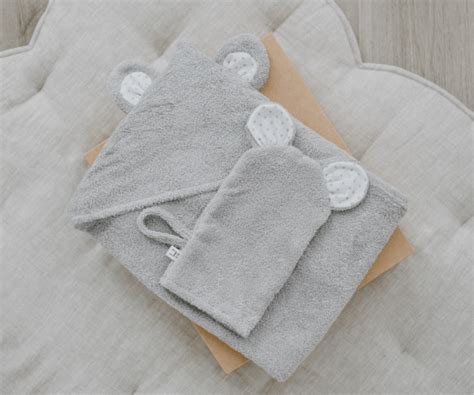 Vaikiški rankšluosčiai su gobtuvu ir ausytėmis