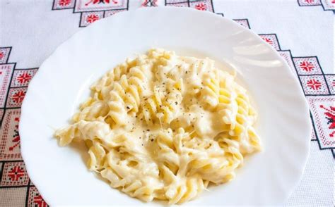 sūrio padažas su makaronais