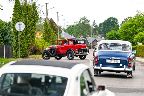 Istorinių automobilių nuotraukos