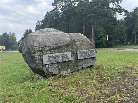 Memorialinis akmuo prie Hitlerio gimtojo namo Braunau prie Ino