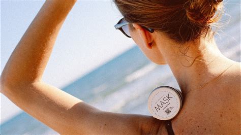 moters rankos tepa plaukų kaukę