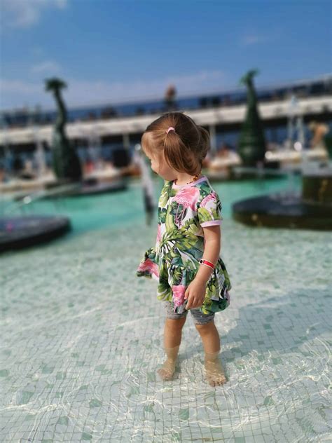 Vieningos mamos su vaikais kelionėje