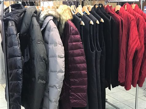 Įvairūs vaikiški drabužiai ir aksesuarai