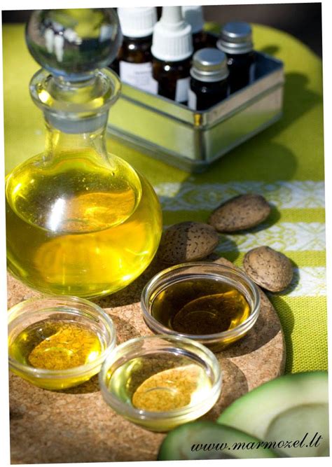 Nėščiosios veidas su natūralios kosmetikos priemonėmis