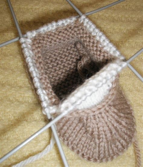 Schemos pavyzdys megztų kūdikio batukų