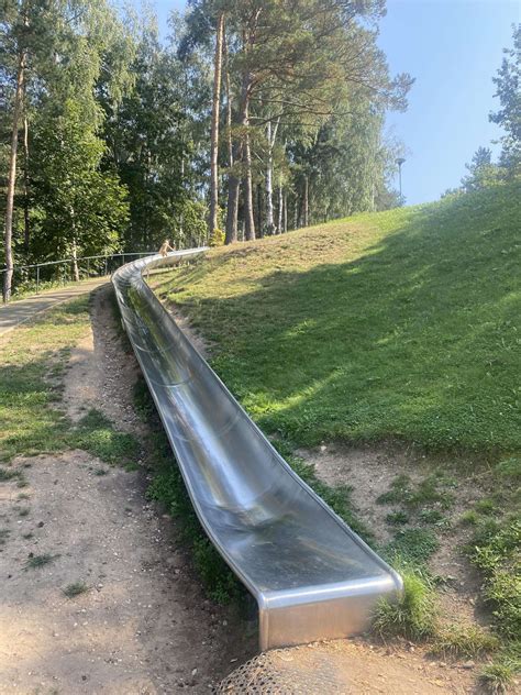 vaikų čiuožykla sode