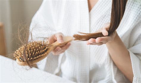 Plaukų slinkimo priežastys ir prevencija