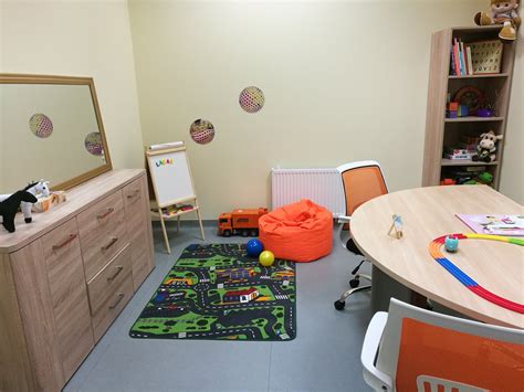 Logopedo darbo kabinetas su vaikams skirtais žaidimais ir priemonėmis