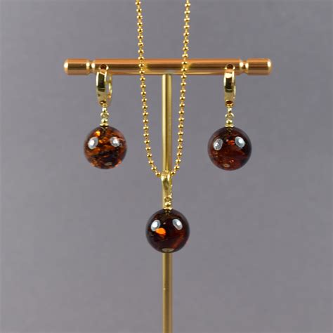 Papuošalų iš gintaro istorija ir gamyba