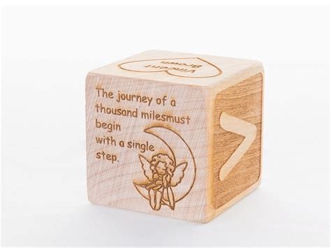 medinė kaladėlė su vaiko gimimo informacija