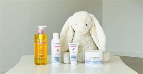 Vaistinėlė su priemonėmis kūdikio odos priežiūrai