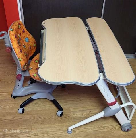 vaikiškas rašomasis stalas ir kėdė